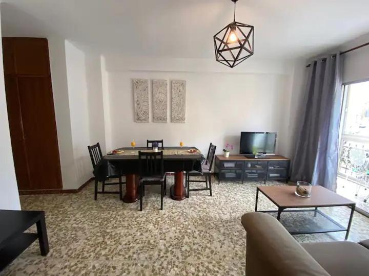 En El Centro Amplio Y Confortable Apartament Malaga