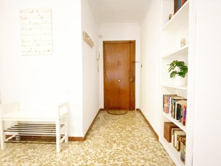 En El Centro Amplio Y Confortable Apartament Malaga